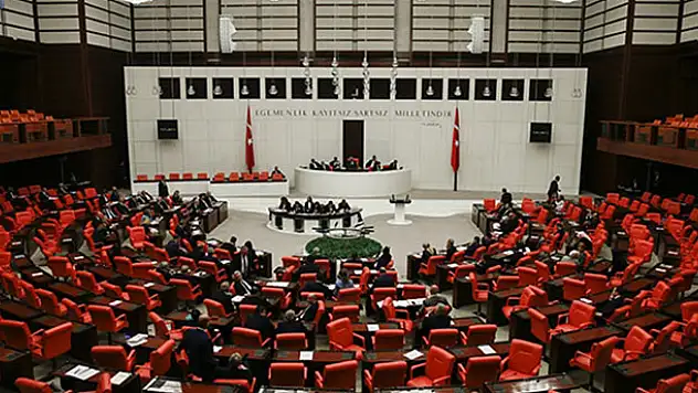 Emekli, memur, EYT'li milyonlarca kişiyi ilgilendiriyor! Meclis'e sunuldu...