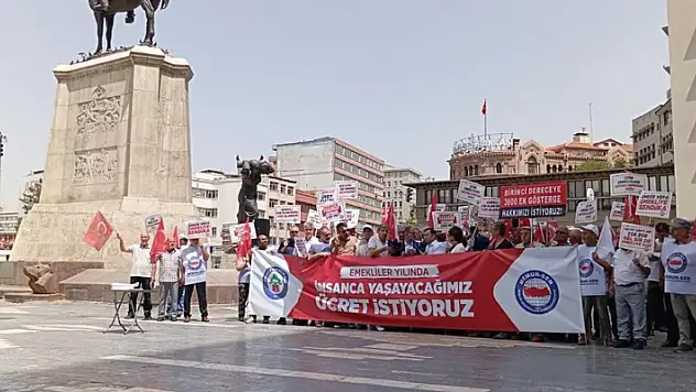 Emekli Memur-Sen'den enflasyon oranları sonrası basın açıklaması
