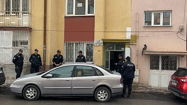 Emekli öğretmen, 'kedi besleme' kavgasında baba-oğlu tabancayla yaraladı
