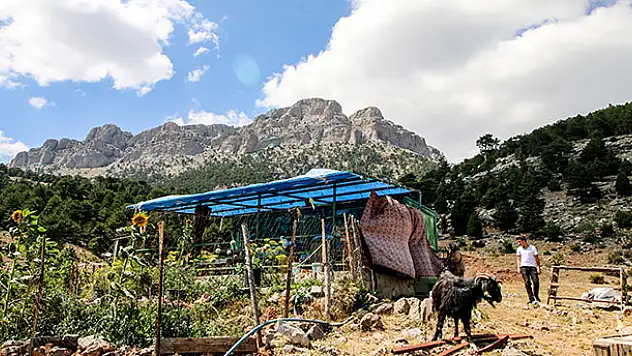 Emekli öğretmen Yörük geleneğini Konya'da yaşatmaya çalışıyor