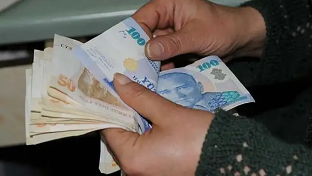 Emekliler zamlı maaş almaya başladı