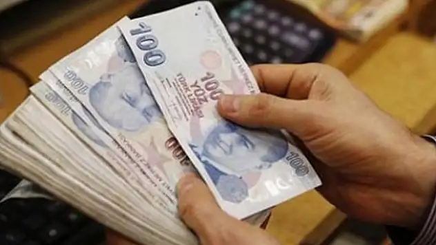 Emeklilere 100 TL'lik zam tasarısı kabul edildi