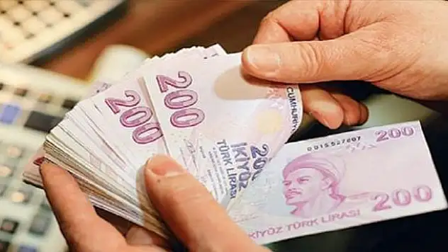 Emeklilere bir müjde daha: 300 lira...