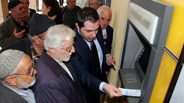Emeklilere çifte zam geliyor