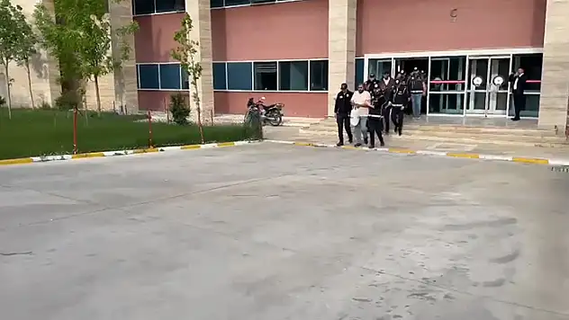Emeklileri kredi vaadiyle dolandıran örgüte operasyon: 8 tutuklama
