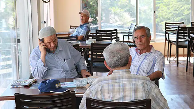 Emeklilerin buluşma adresi oldu