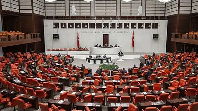 Emeklilikte yeni dönem! Meclis'ten geçti