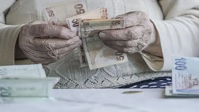 Emekliye 5 bin lira ikramiye bu hafta Meclis gündeminde!
