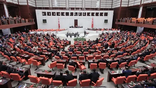 Emekliye ek ikramiye kanunu TBMM'de kabul edildi
