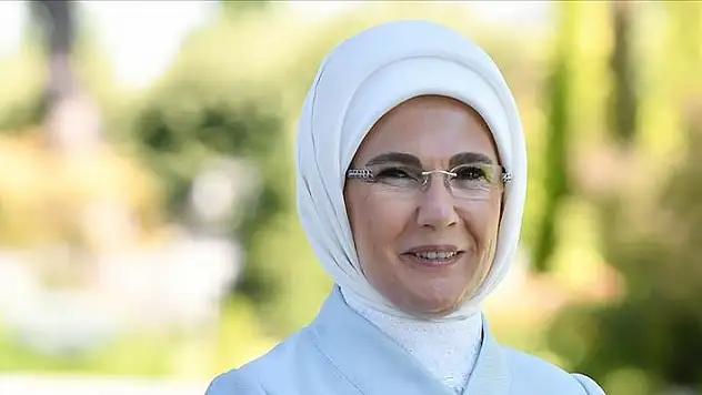 Emine Erdoğan, A Milli Kadın Voleybol Takımını tebrik etti
