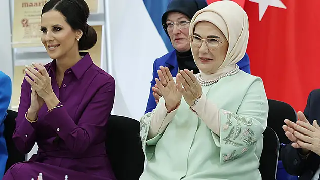 Emine Erdoğan, Belgrad'daki Türkiye Maarif Vakfının anaokulu öğrencileriyle bir araya geldi