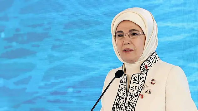 Emine Erdoğan'dan Özkan Uğur için taziye mesajı