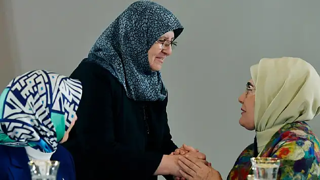 Emine Erdoğan, huzurevi sakinleriyle iftarda buluştu
