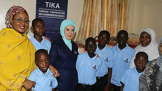 Emine Erdoğan Nijerya'da TİKA'nın onardığı yetimhaneyi açtı