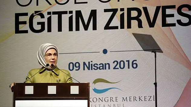 Emine Erdoğan: Öğretmenlik memuriyet değil, gönül işçiliğidir