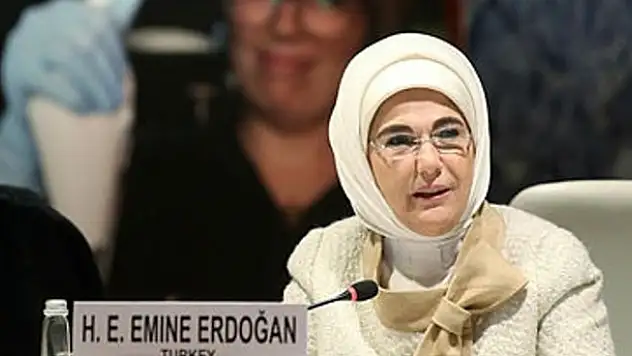 Emine Erdoğan: 'Son 30 yılda bebek ve çocuk ölümlerini en hızlı düşüren ikinci ülkeyiz'.