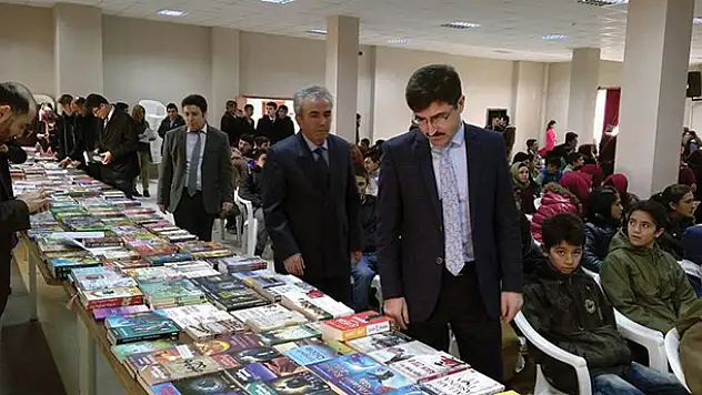 Emirgazi'de kitap fuarı açıldı