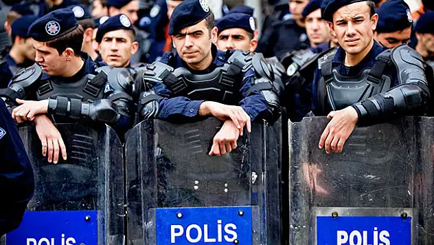 Emniyet 2016-2017 için 2 bin 500 polis memuru adayı alacak