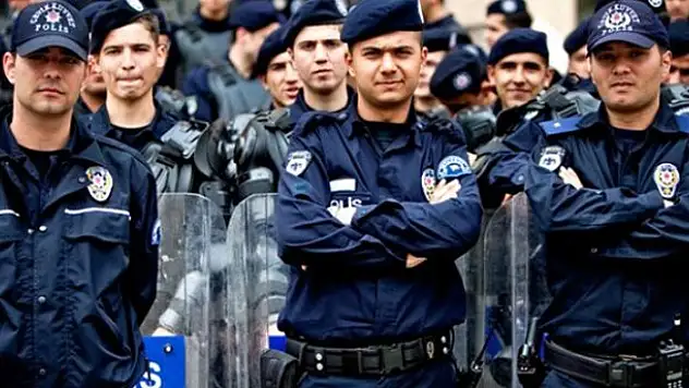 Emniyet, lise mezunu 3 bin polis arıyor