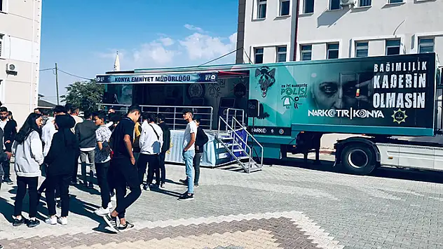 Emniyetin Gezici Narkotik Tırı Kadınhanı'na geldi
