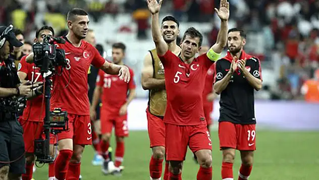 Emre Belözoğlu'ndan büyük fedakarlık! İğneyle sahaya çıktı