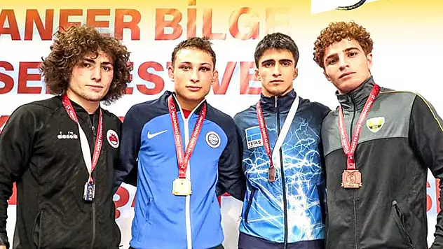 Emre Ege, güreşte Türkiye üçüncüsü
