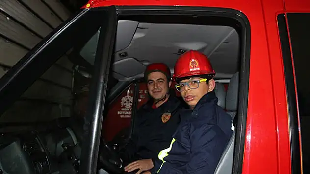 Emre'nin itfaiyeci olma hayali gerçek oldu