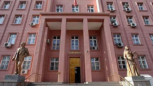 Emsal karar: Eşinin dedikodusunu yapmak hem boşanma hem de tazminat sebebi