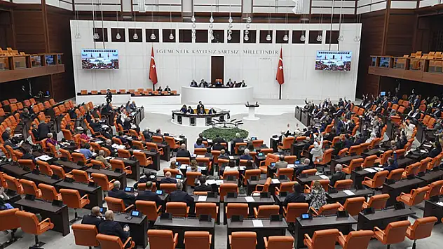En düşük emekli aylığının 12 bin 500 liraya çıkarılmasını da içeren Kanun Teklifi TBMM Genel Kurulunda kabul edildi
