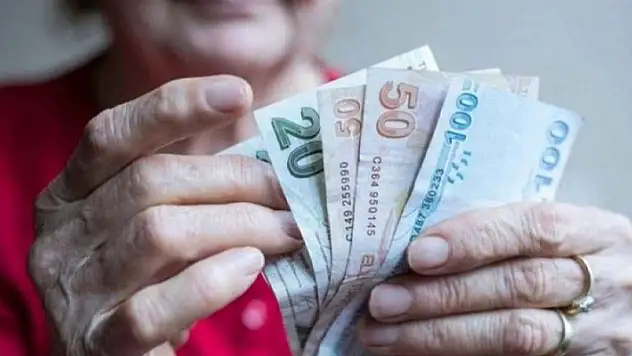 En düşük emekli aylığının fark ödemesi hesaplara yatmaya başladı
