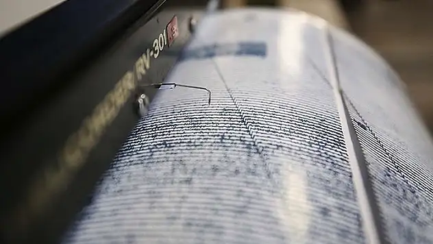 Endonezya'da 5,4 büyüklüğünde deprem
