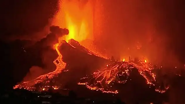 Endonezya'da yanardağ patlaması: 10 ölü
