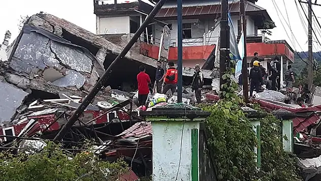 Endonezya'daki depremde ölü sayısı 56'ya yükseldi
