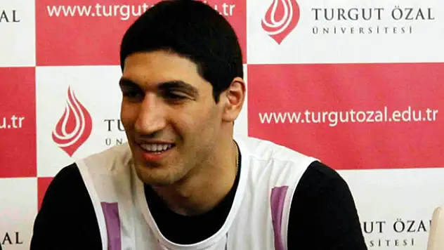 Enes Kanter soyadını değiştirdi