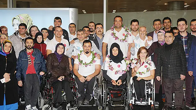 Engel Tanımayan Sporcu Avrupa Rekoruyla Dünya İkincisi Oldu