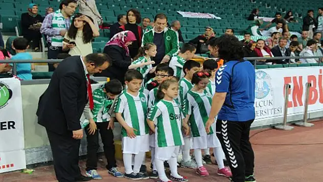 Engelli Öğrencilerden 'Konyaspor Geliyor Bak' Şarkısı