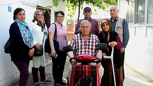Engelli vatandaşa akülü araba