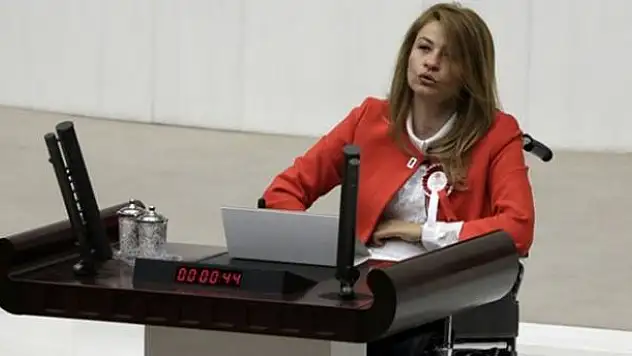 Engelli vekil yemine besmele ile başladı
