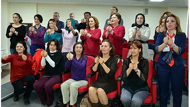 Engellilere hizmet için 'işaret dili' öğrendiler