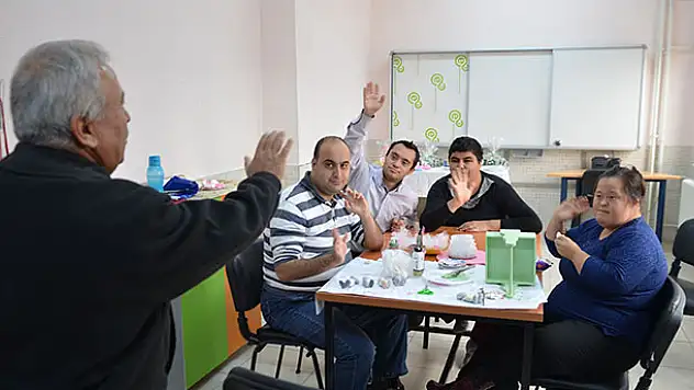 Engellilerin 'Mustafa dedesi'