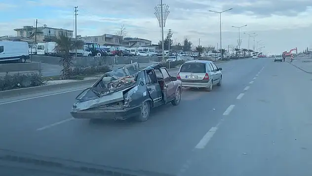 Enkaz altından çıkarılan araçla yolculuk


