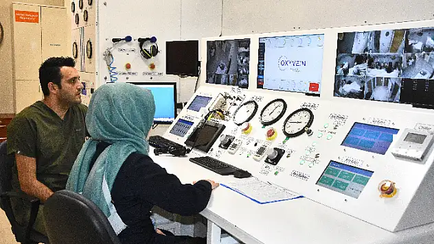 Enkazda bacağı ezilen depremzede, Konya'da hiperbarik tedavisi görüyor
