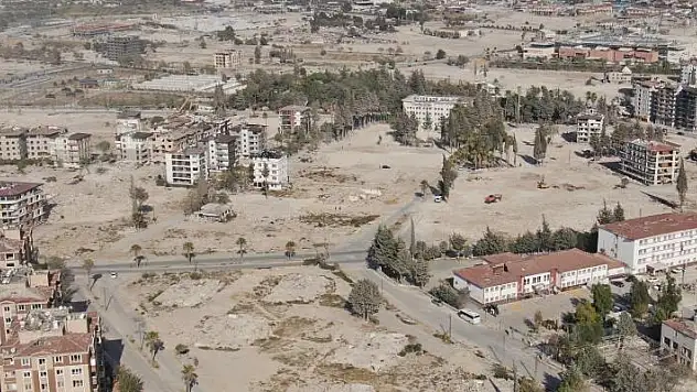 Enkazın yüzde 72'sinin kaldırıldığı Hatay'da, vatandaş yıllarca yaşadığı sokakları tanıyamaz hale geldi

