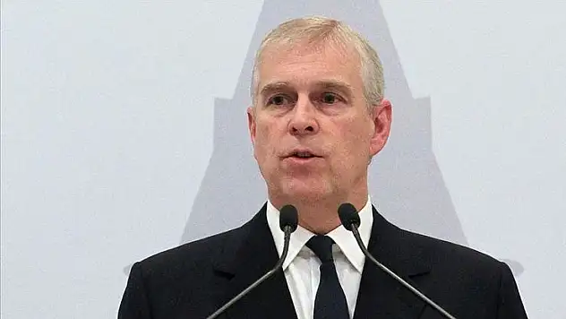 Epstein soruşturmasında paylaşılan yeni dosyalarda eski Prens Andrew'un fotoğrafları yer aldı