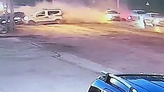 Erciş kara yolunda zincirleme kaza 10 yaralı 