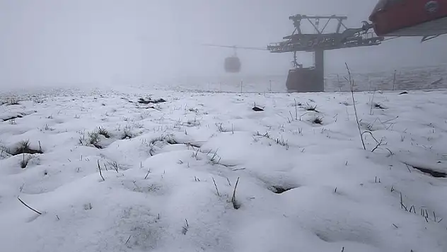 Erciyes'e mayıs ayında kar yağdı
