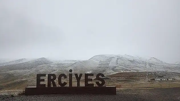 Erciyes'in yüksek kesimlerinde kar kalınlığı 30 santimetre ölçüldü
