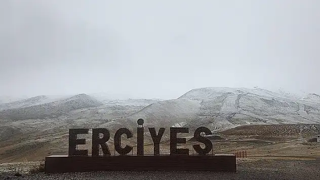 Erciyes'in yüksek kesimlerinde kar kalınlığı 30 santimetre ölçüldü
