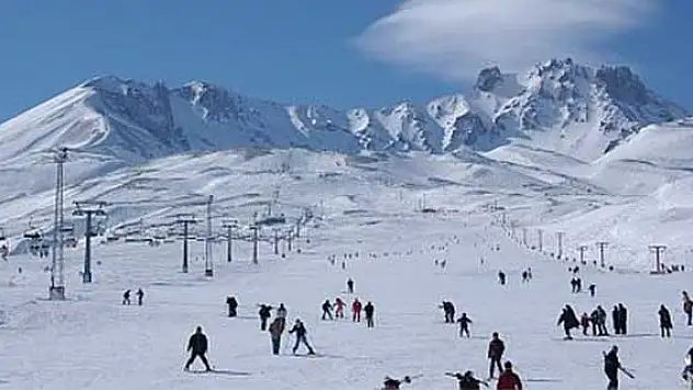 Erciyes'te kar kalınlığı 230 santimetreye yükseldi