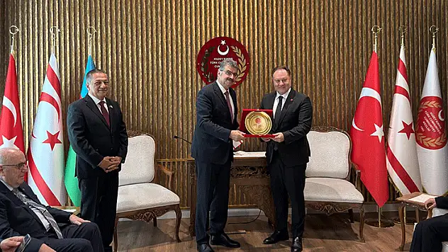 Erdem KKTC'de önemli toplantıda
